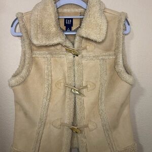 Shearling Vest with Toggle Closures size Medium Women’s GAP